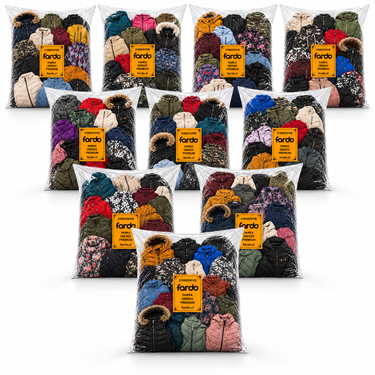 Pack de 10 sacos de parkas unisex premium de invierno, con surtidos variados de colores y modelos, presentados sobre fondo blanco. SKU 310022VIVEPACKX10. Foto referencial.