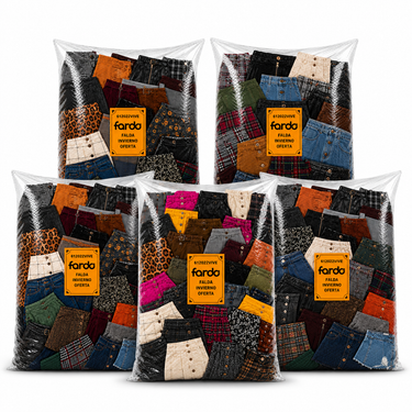 Pack de 5 sacos de faldas de invierno surtidas, cada uno con su etiqueta original Fardo 612022VIVE, sobre fondo blanco. Foto referencial.