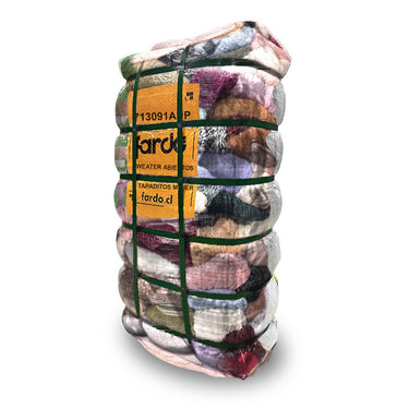 Fardo de ropa usada Mujer Sweater Abiertos y Tapaditos 45 kg: sweaters livianos y tapaditos de hilo multicolor, código 713091AUP, fardo.cl (foto referencial)