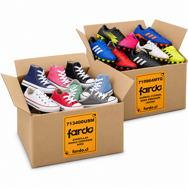 Pack de zapatillas niño 713400USM y zapatos de fútbol niño 719864MTG: dos cajas con etiquetas Fardo sobre fondo blanco. Foto referencial.