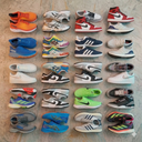 Zapatillas deportivas crema surtido flatlay 12kg - modelos variados mayorista Fardo.cl